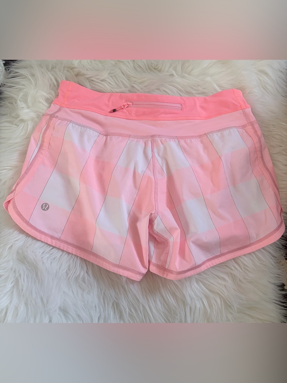 Lululemon Athletica Groovy Women's Pink Peach Gingham Running Shorts sz 4 - Picture 6 of 6
